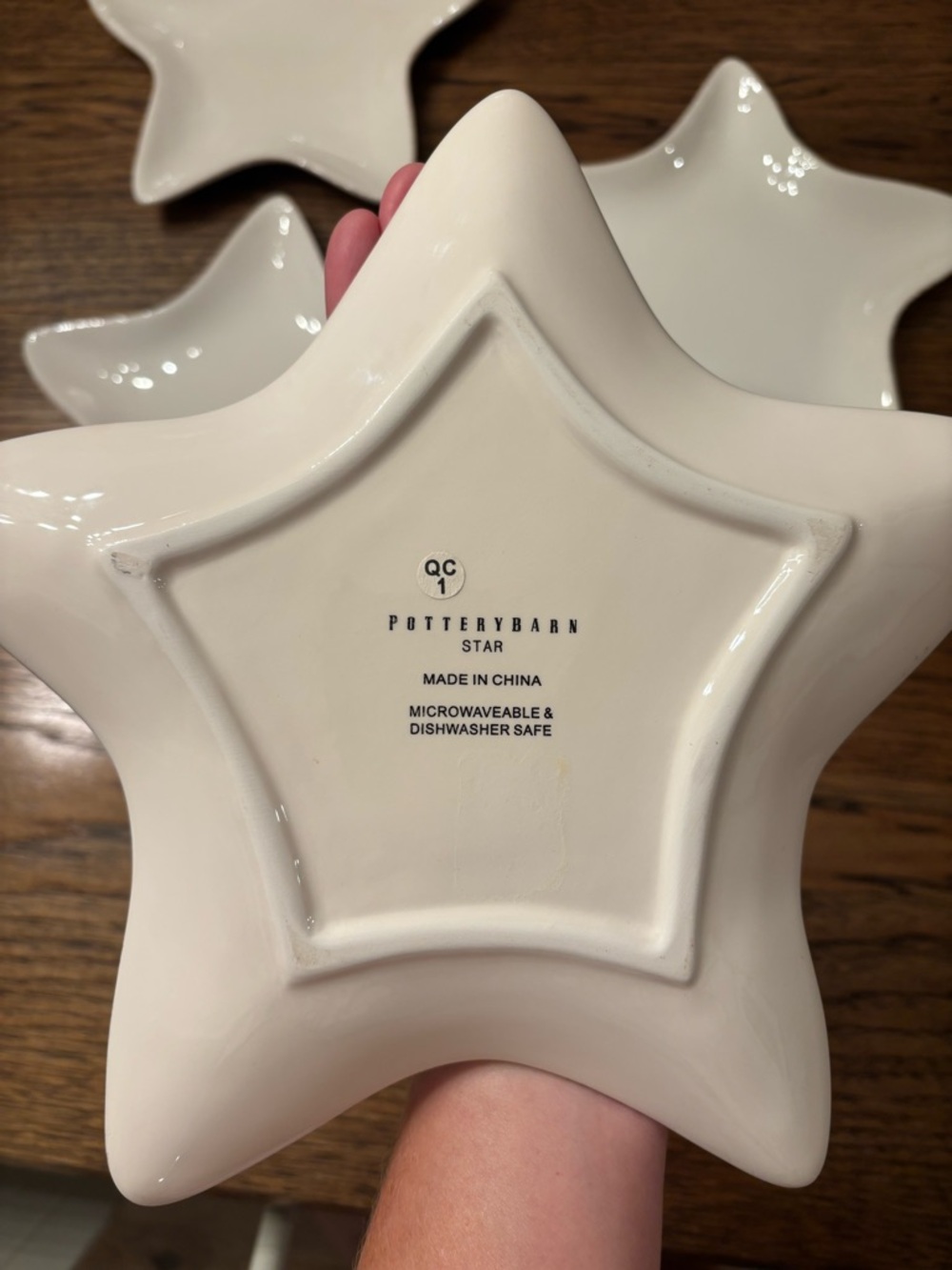 Pottery Barn Star Plates Set of 4 White Ceramic 10” Serving Dishes - Picture 4 of 7
